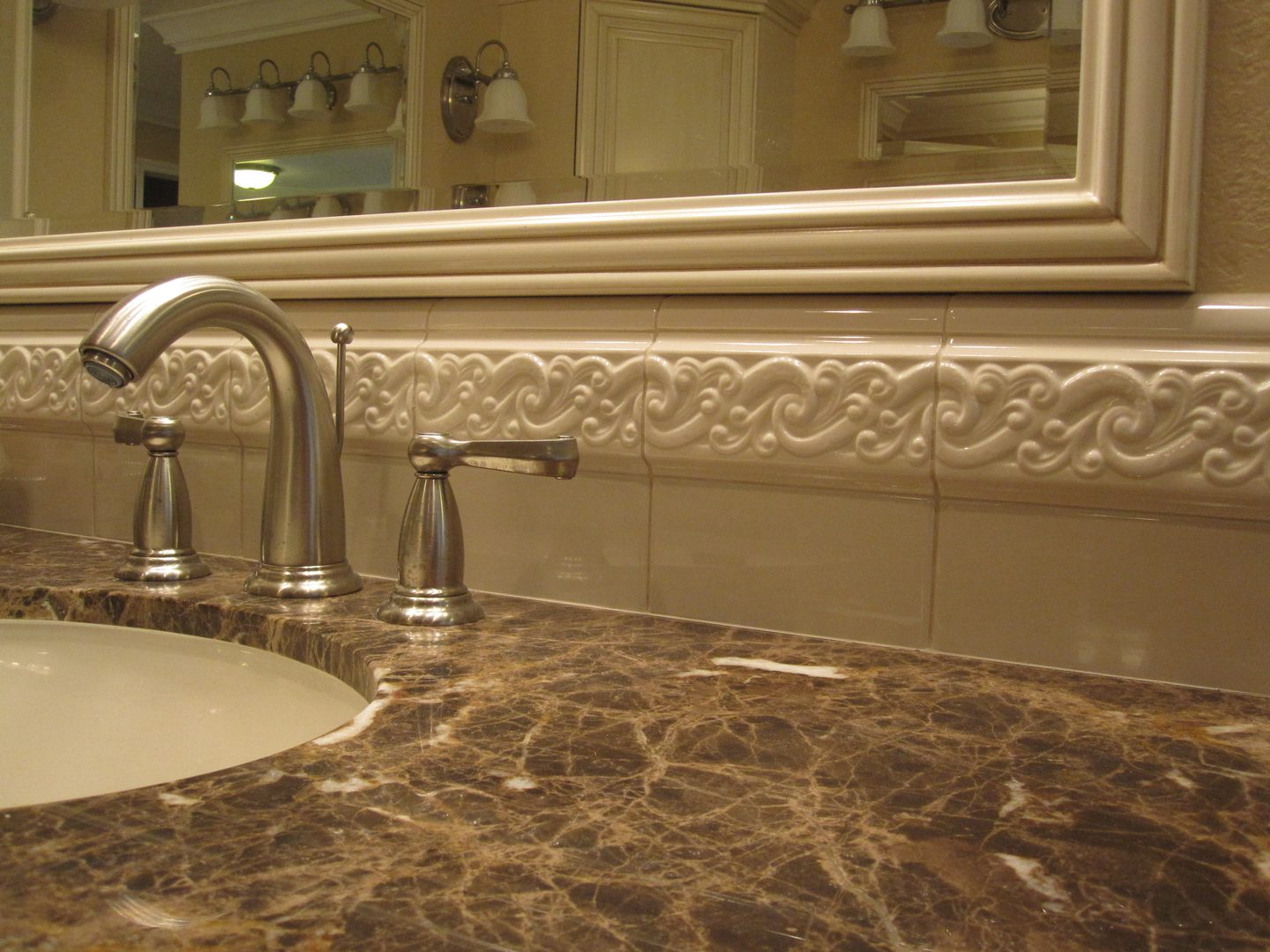 Decorative tiles above sink countertop