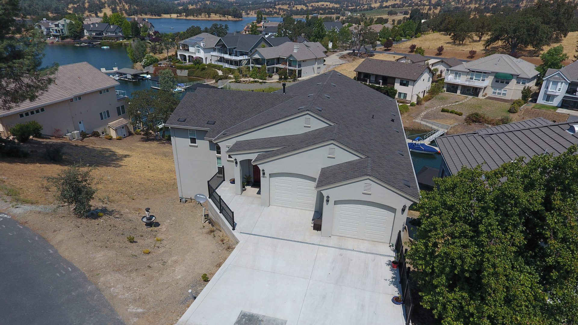 Modern house with spacious driveway