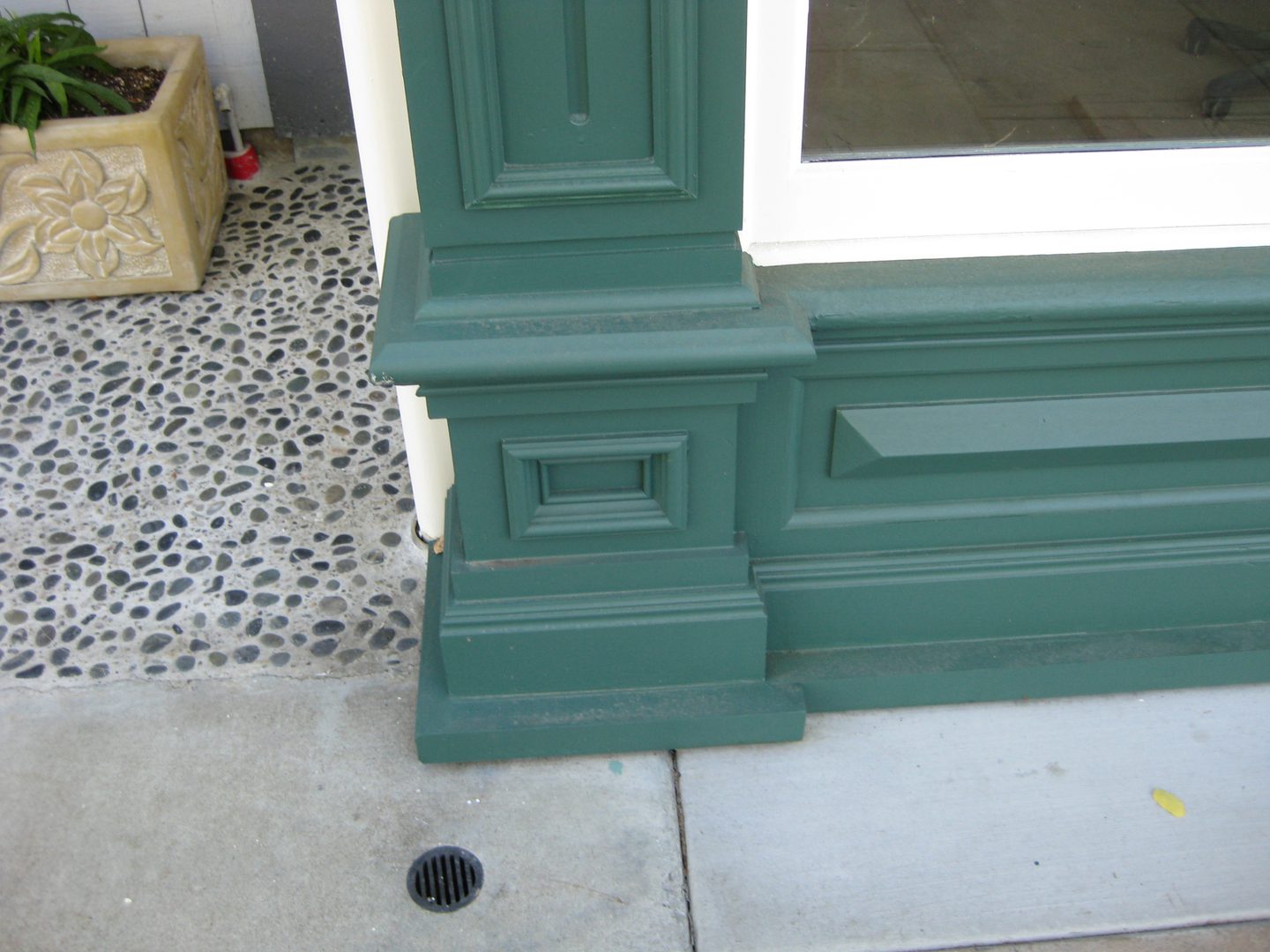 Green architectural column base detail